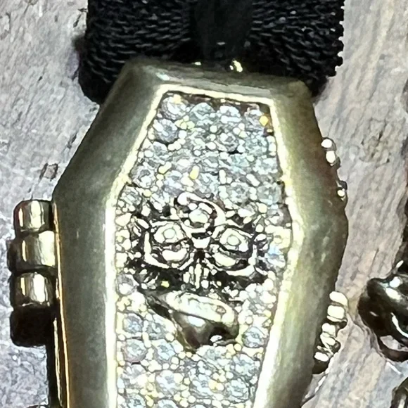 Betsey Johnson Vintage Skeleton In Coffin Halloween Necklace GUC - Picture 9 of 12